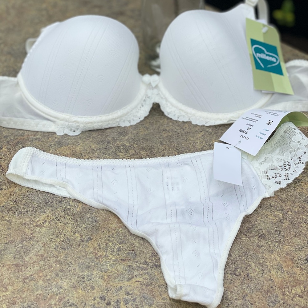 White cotton lingerie set with bra and thong